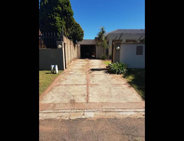 3 BEDROOM HOUSE FOR SALE IN SUNNYRIDGE